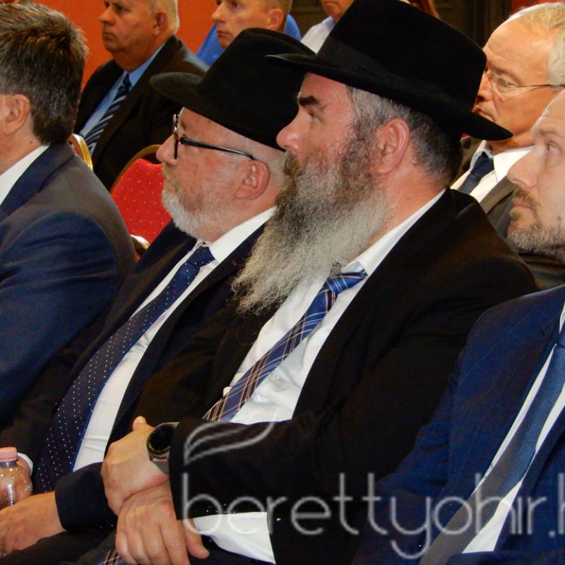 Átadták a felújított zsinagógát 54